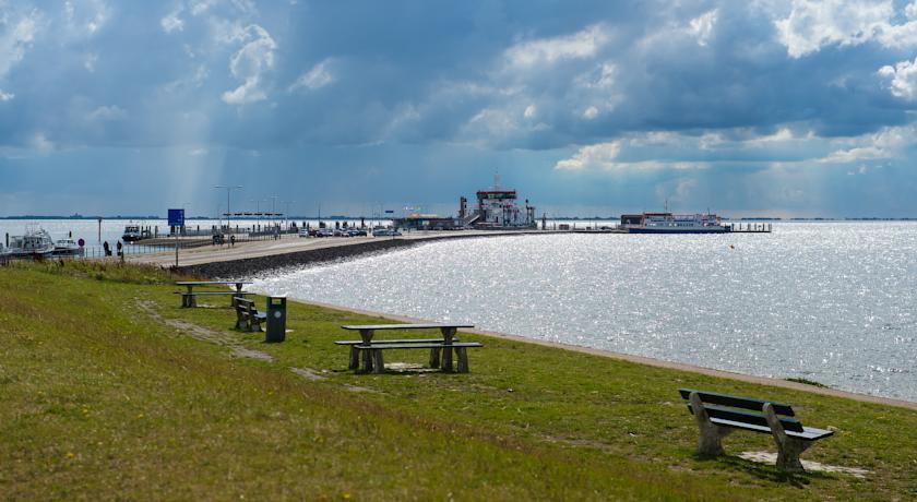 Zeeduin, Met Zonnig Terras - Volledige Keuken- Resort Amelander Kaap, Incl Verwarmd Hotel-Zwembad Nabij Dorp, Duinen En Strand Hollum  Exterior foto